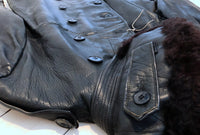 Rock / kappa i svart skinn med pälskrage-Floby Överskottslager