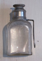 Glasflaska fyrkantig, med mässingslock, kuriosa-Floby Överskottslager