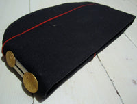 Båtmössa marinblå med röd bård, använd i gott skick-Floby Överskottslager