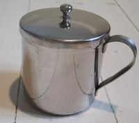 Mug with ear and lid in stainless steelFloby Överskottslager