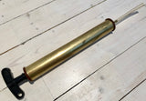 Suction and pressure gun in brass, larger-Floby Överskottslager