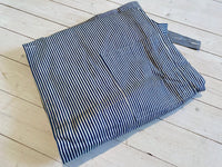 Rock/long skirt, chalk streaked with